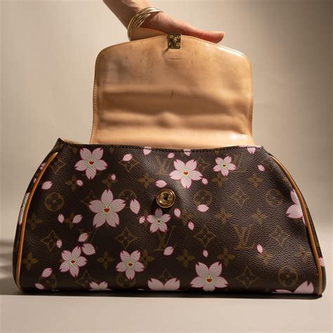 borsa con fiori louis vuitton|portafogli louis vuitton.